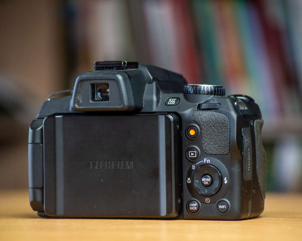 Fuji Finepix S1 50X Optical Zoom (A Beast of a Camera)