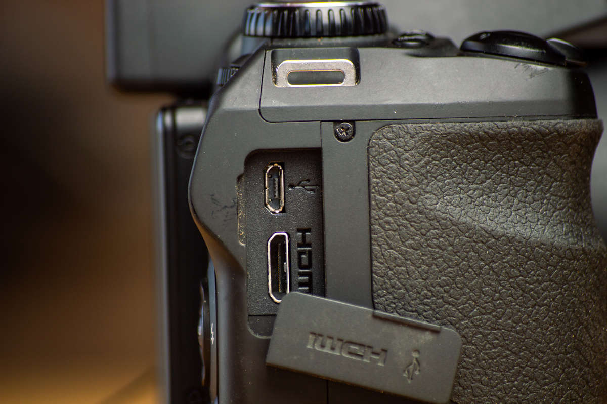 Fuji Finepix S1 50X Optical Zoom (A Beast of a Camera)