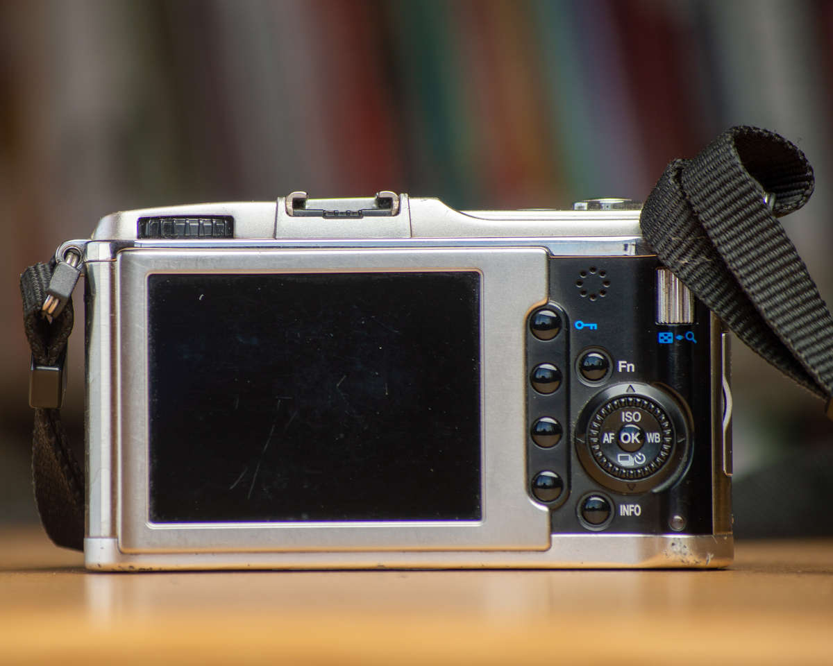 Olympus PEN E-P1 Mirrorless Camera