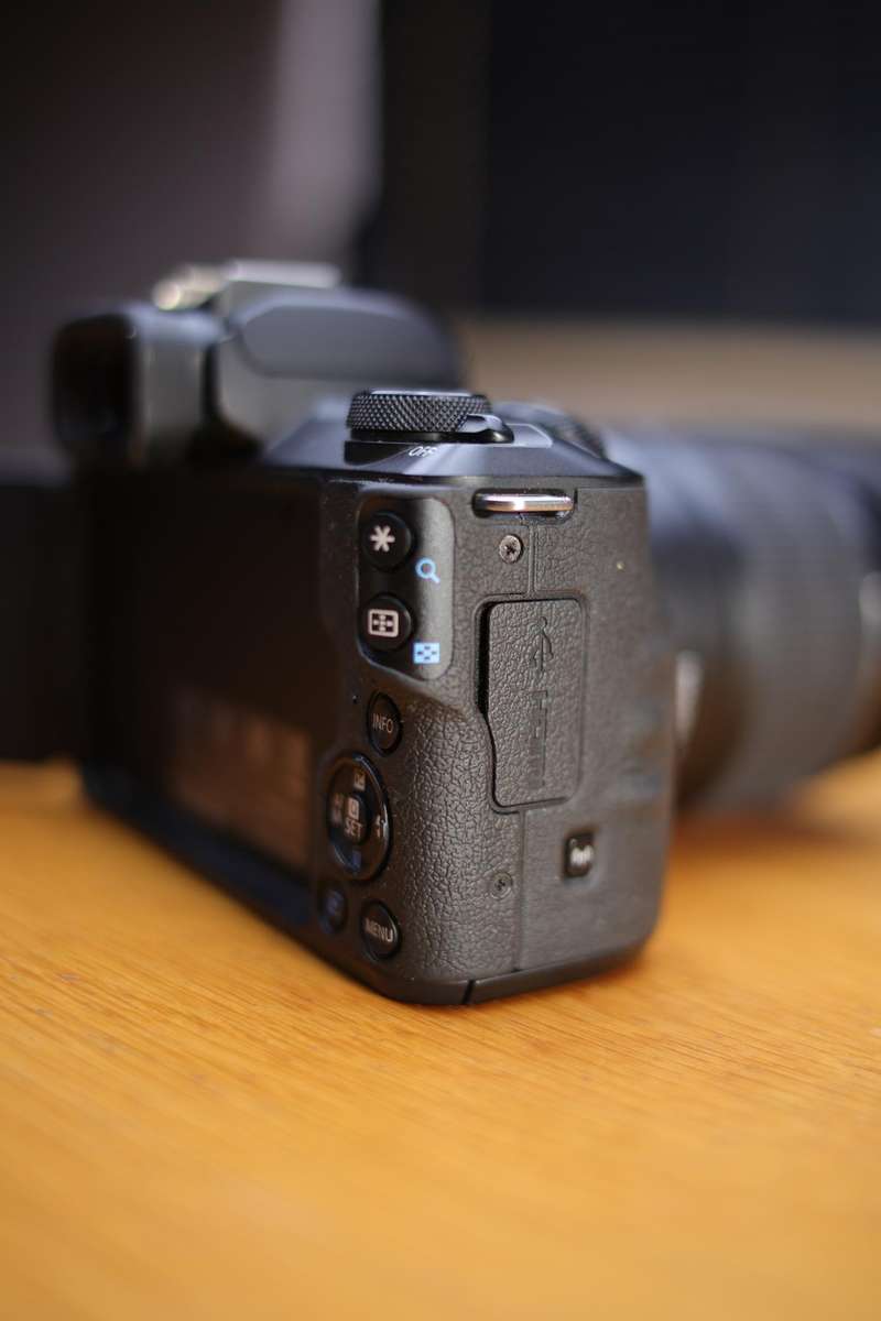 Canon EOS M50 MKII Mirrorless Camera with Viltrox Converter and 18-55mm lens