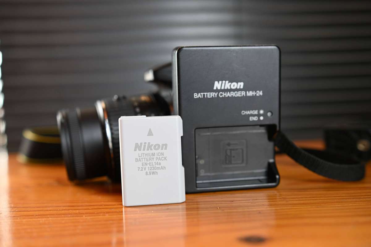 Nikon D5300 DSLR WITH SD Card