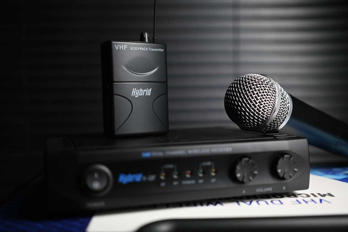 Hybrid V-DF Dual Wireless Microphone