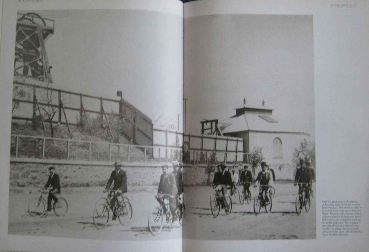 A Vision of the Past South Africa in Photographs 1843-1910 Mona De Beer