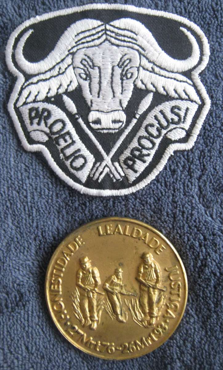 Buffalo Battalion South Africas 32 Battalion + 32 Battalion Coin & aftermarket Badge