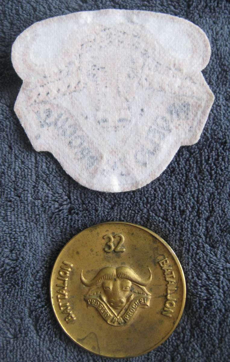 Buffalo Battalion South Africas 32 Battalion + 32 Battalion Coin & aftermarket Badge
