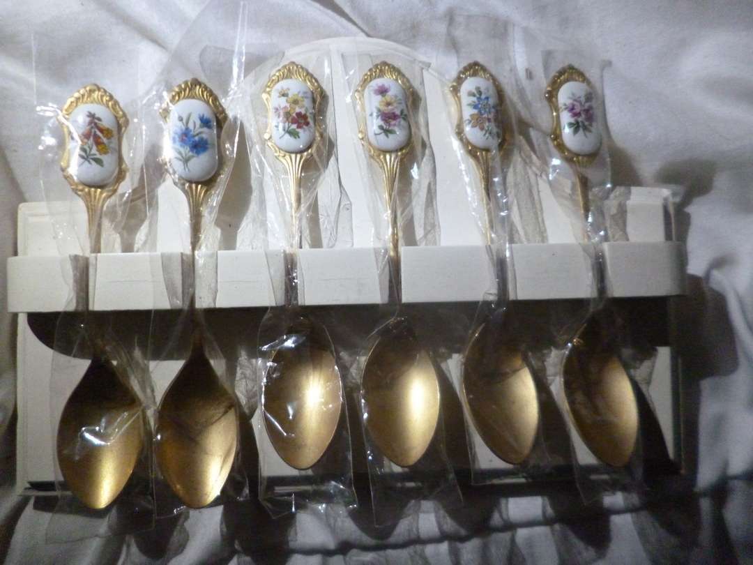 Bird and Flower Teaspoons x 18