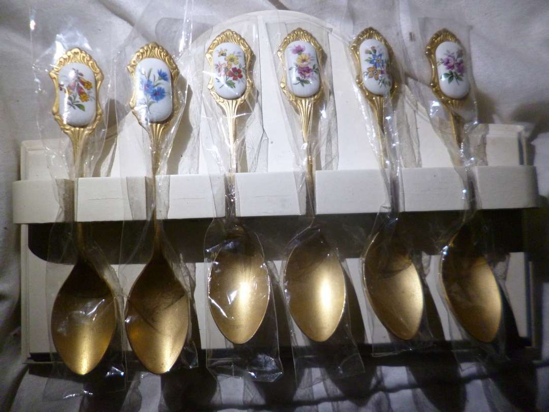 Bird and Flower Teaspoons x 18