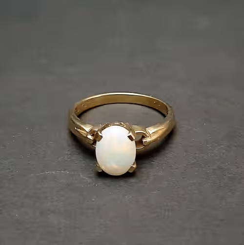 ** STUNNING: 9ct Yellow Gold & White Opal Stone Ladies' Ring (0.5 ct).**