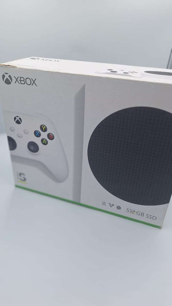Xbox Series S 512GB White + 1 Controller + HDMI Cable + Power Cable