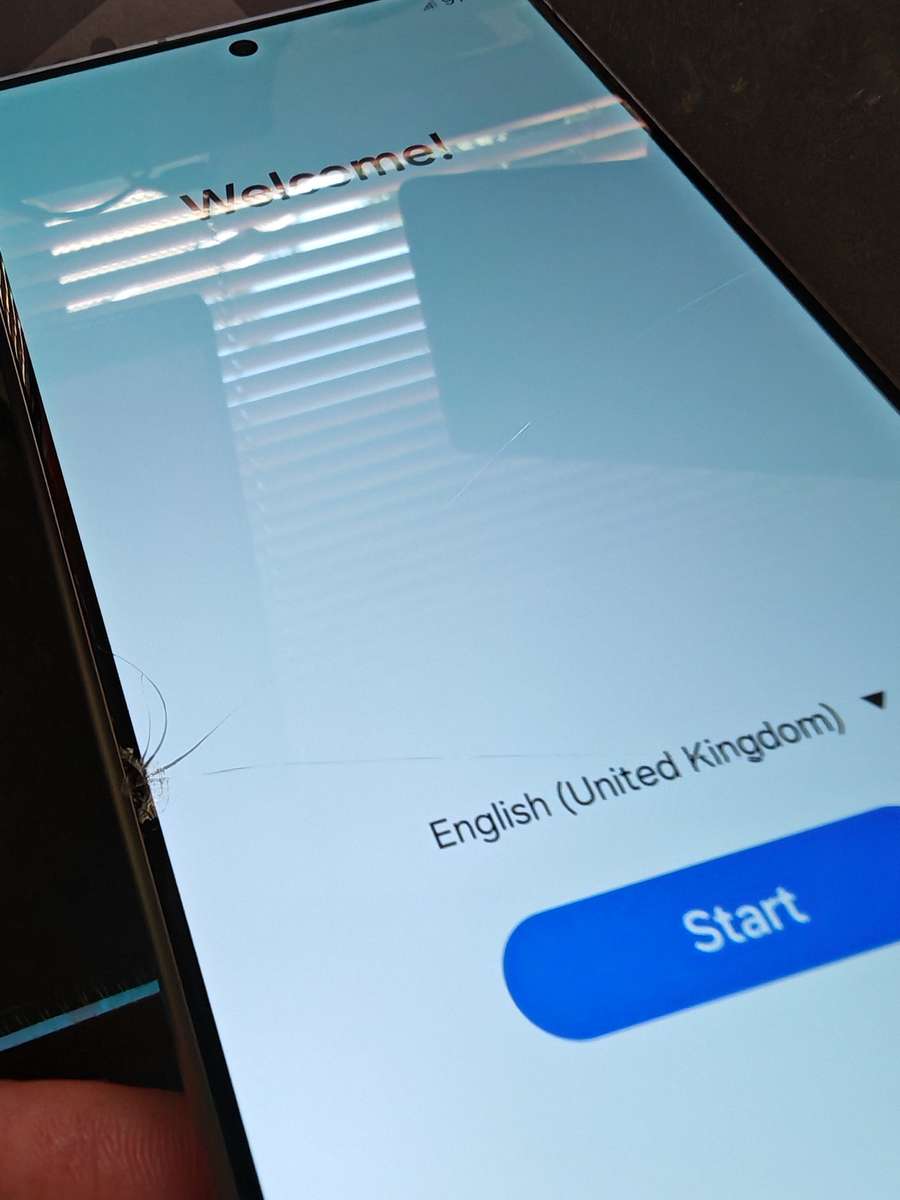 Samsung Galaxy S24 Ultra (***DAMAGED***)