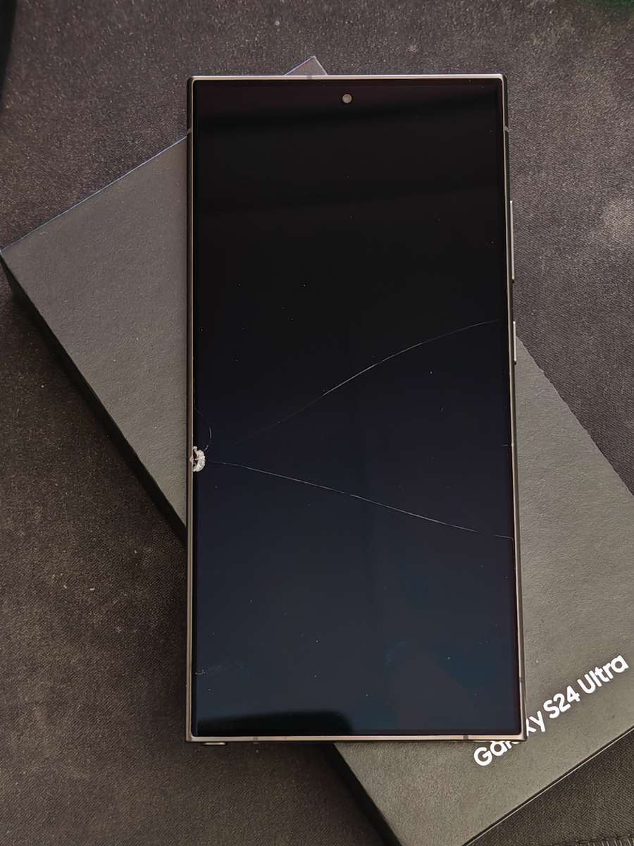 Samsung Galaxy S24 Ultra (***DAMAGED***)