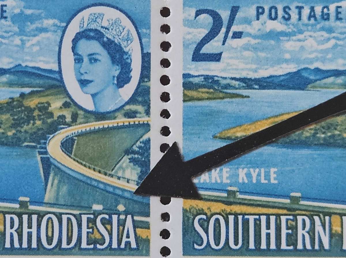 Southern Rhodesia 2s mint Queen Elizabeth pair, Parapet variety.
