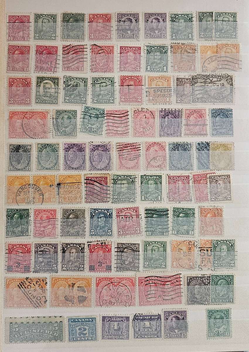 Canada mixed lot on album pages.