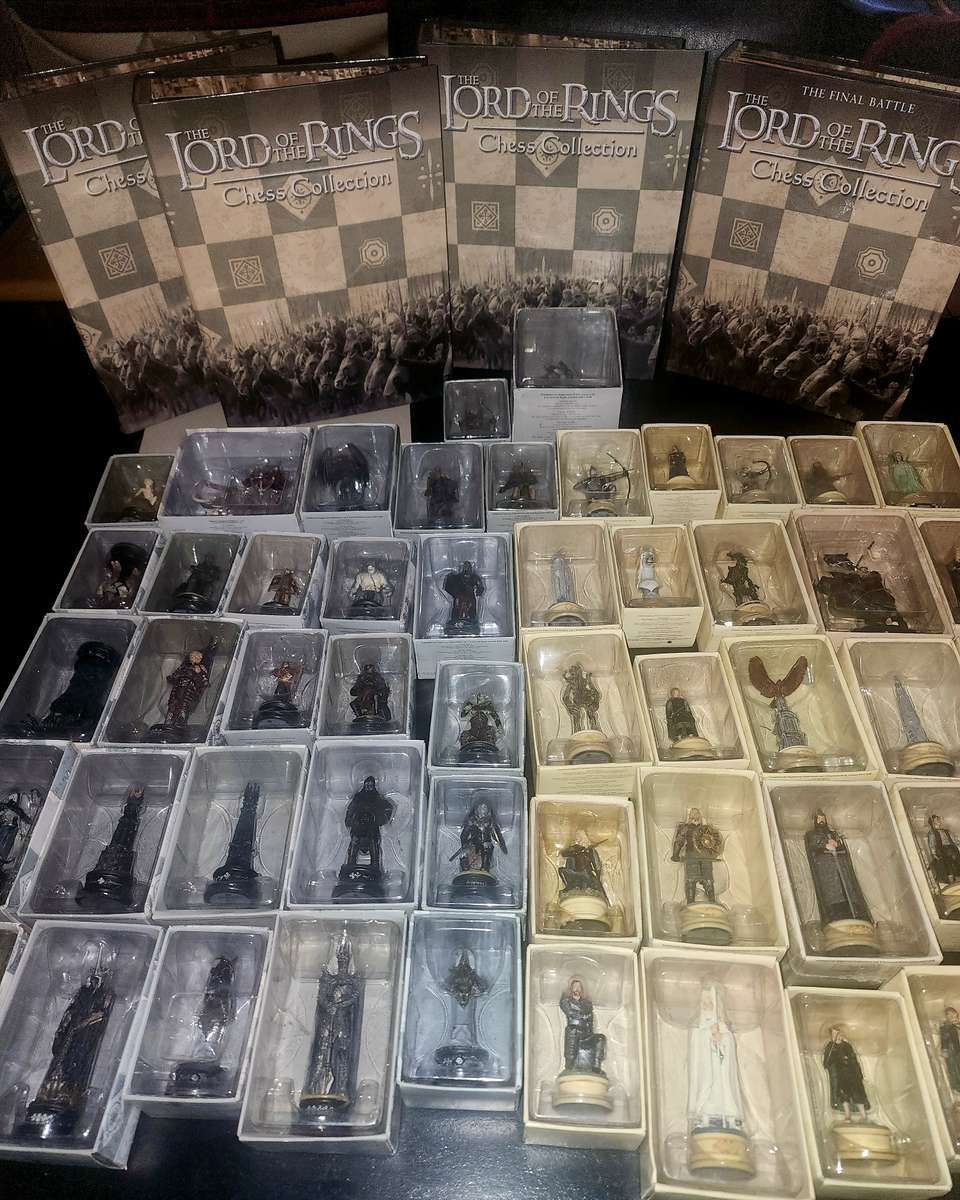 Lord of the Rings Chess Set Pieces and Magazines
