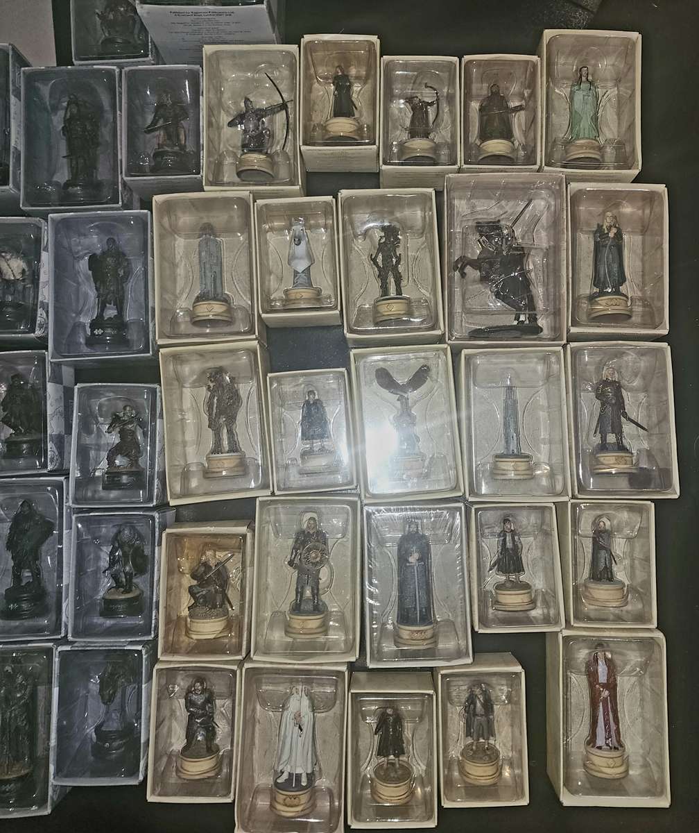 Lord of the Rings Chess Set Pieces and Magazines