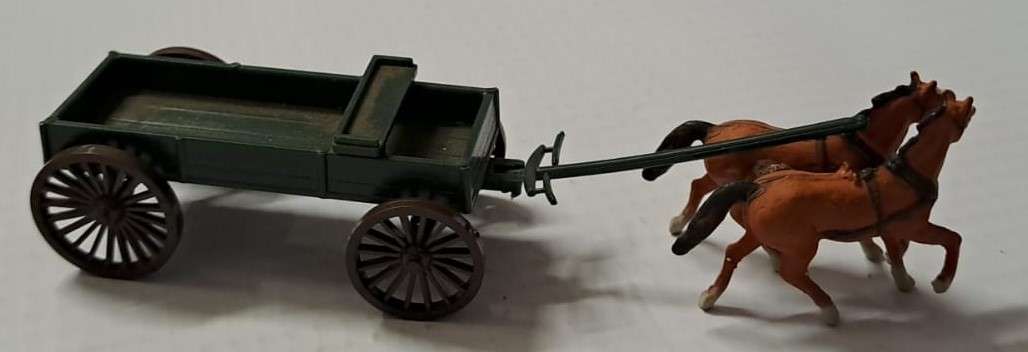 Model Trains HO - 2 x Horses & wagon.