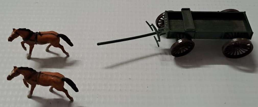 Model Trains HO - 2 x Horses & wagon.