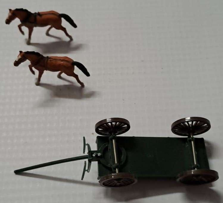 Model Trains HO - 2 x Horses & wagon.