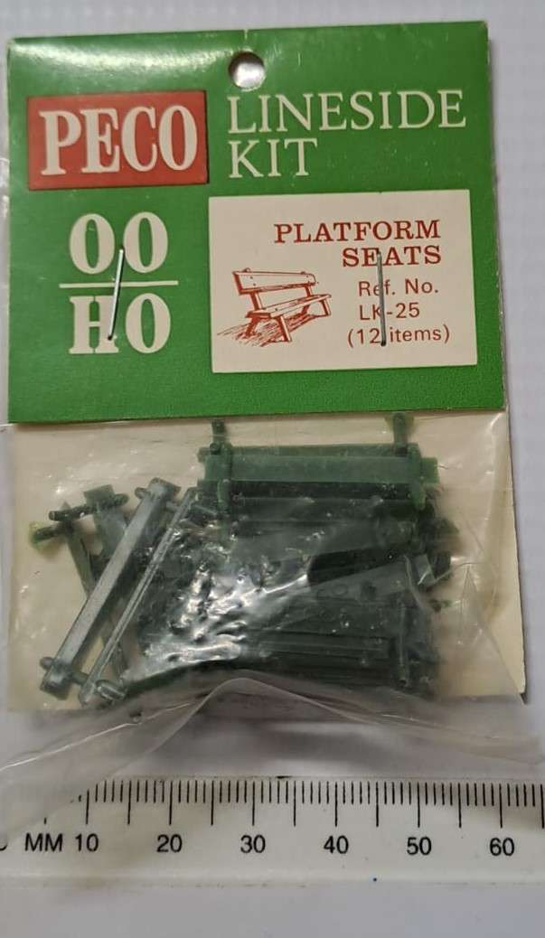 Model Trains HO - 12 x Platform Seats.