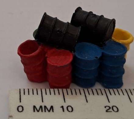 Model Trains HO - 1 x Oil Drums (10 in 1) - 30mm x 28mm x 17mm