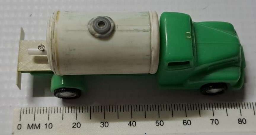 Model Trains/Cars HO 1 x Wiking Water Tanker plastic (Green-White).