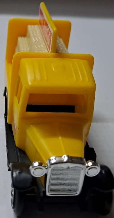 Model Cars 1 x Coke - Coca Cola Diecast & Plastic Model (Yellow)