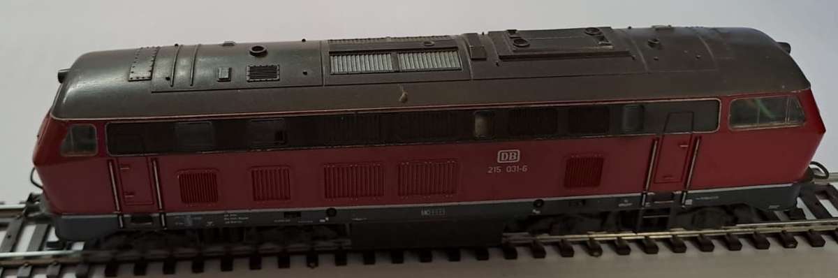 Model Trains HO 1 x Diesel locomotive class DB 215 031-6 with Lima couplers.