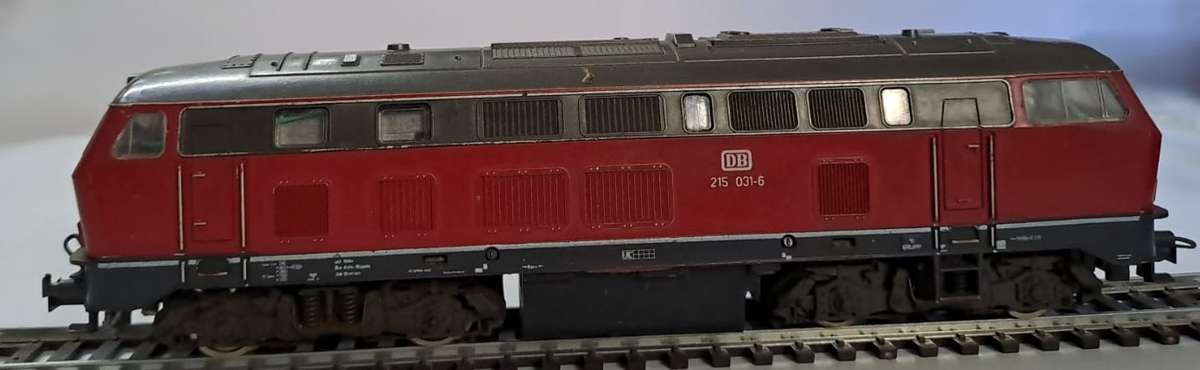 Model Trains HO 1 x Diesel locomotive class DB 215 031-6 with Lima couplers.