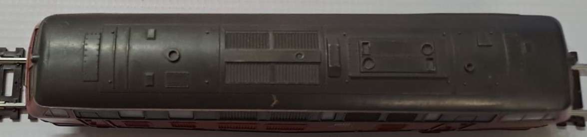 Model Trains HO 1 x Diesel locomotive class DB 215 031-6 with Lima couplers.