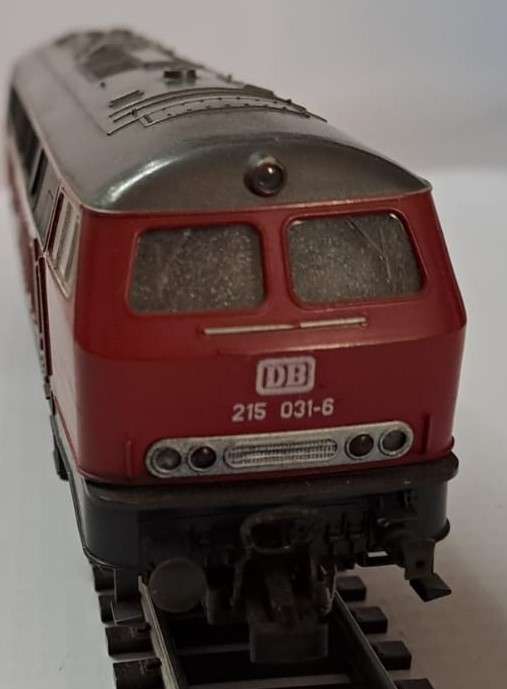 Model Trains HO 1 x Diesel locomotive class DB 215 031-6 with Lima couplers.