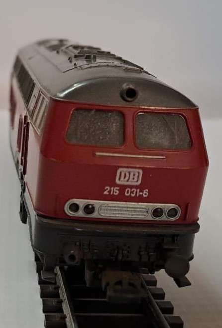 Model Trains HO 1 x Diesel locomotive class DB 215 031-6 with Lima couplers.
