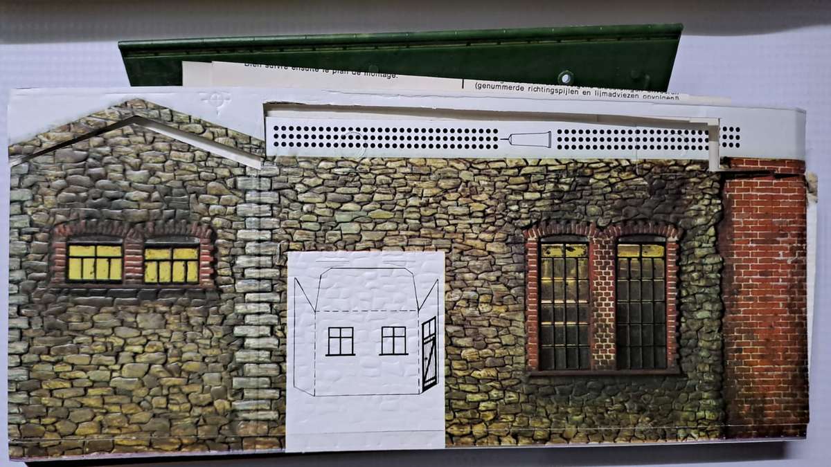 Model Trains H0-Scale 1 x Faller - Engine House. 170 x 110 x 105mm