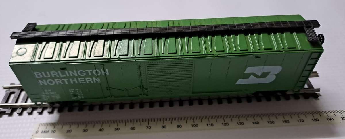 Model Trains H0-Scale 1 x Box Car, with plastic wheels & couplers.
