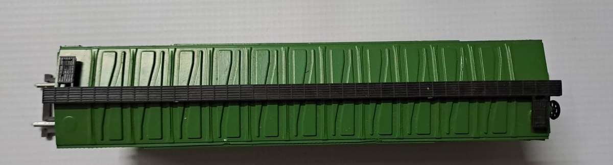 Model Trains H0-Scale 1 x Box Car, with plastic wheels & couplers.