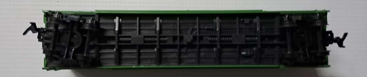 Model Trains H0-Scale 1 x Box Car, with plastic wheels & couplers.