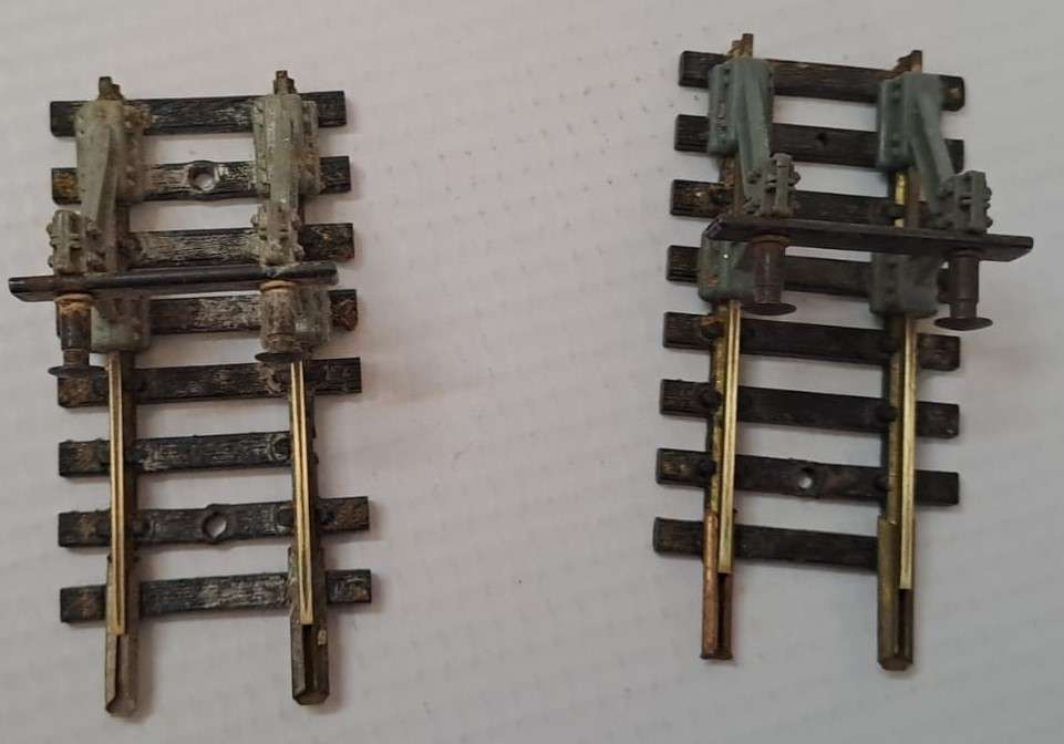 Model Trains HO 2 x End Stops/Buffers.