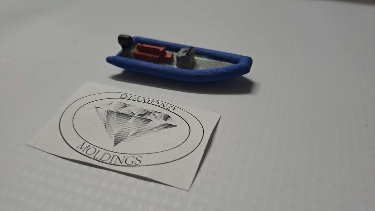 Model Trains HO 1 x Boat Rubber Dinghy (Blue) - 58mm x 24mm x 10mm