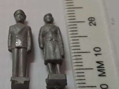 Model Trains 1:72 OO - 2 x Figures.