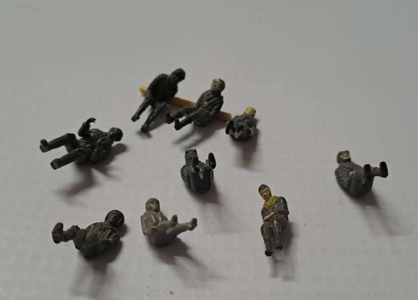 Model Trains 1:72 OO - 9 x Aircraft figures.