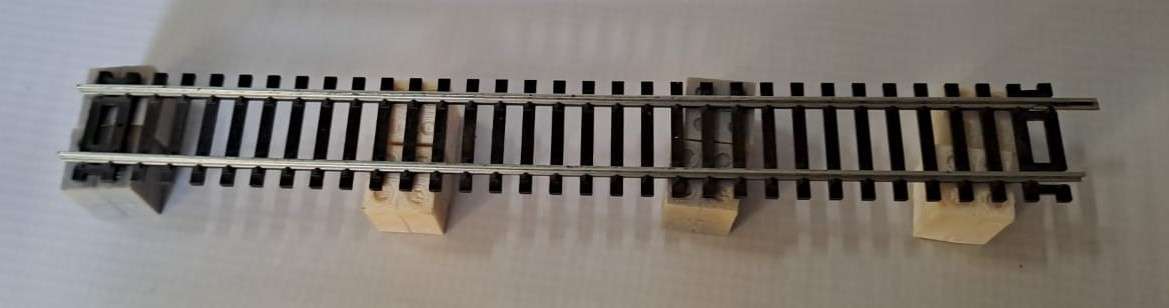 Model Trains HO 8 x Bridge Pillars (Unpainted)