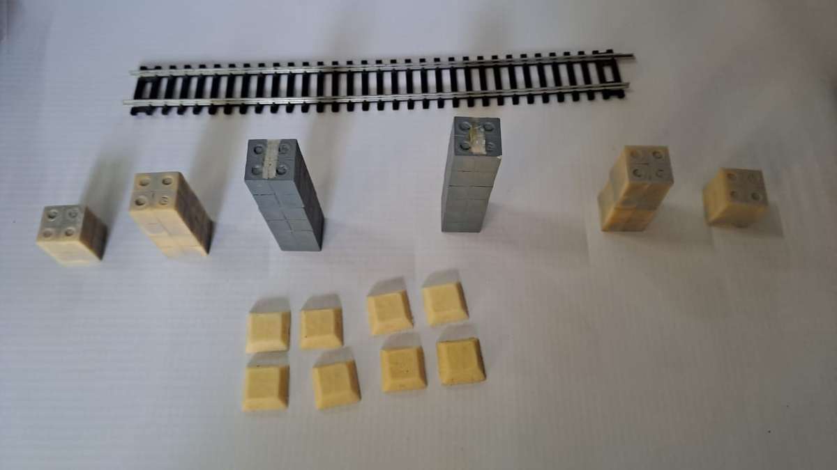 Model Trains HO 6 x Bridge Pillars (Unpainted)
