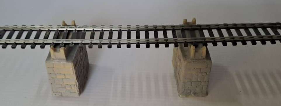 Model Trains HO 2 x Bridge Pillars Big. (Unpainted)