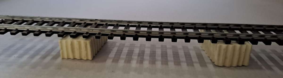 Model Trains HO 2 x Bridge Pillars small. (Unpainted)