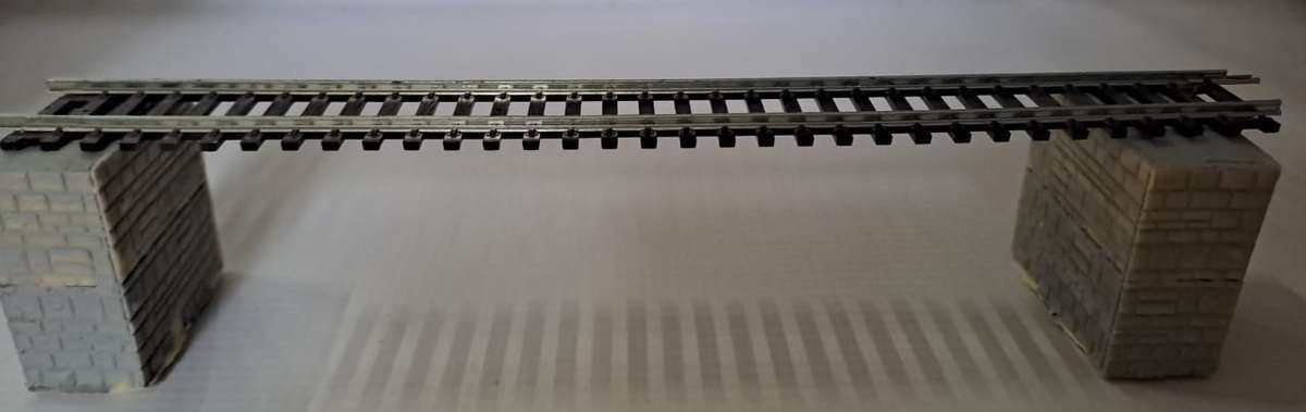 Model Trains HO 2 x Bridge Pillars High. (Unpainted)