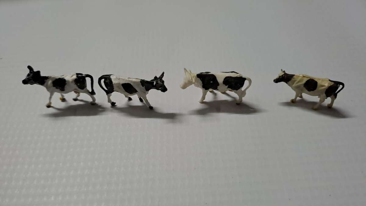 Model Trains H0-Scale 4 x Cows.