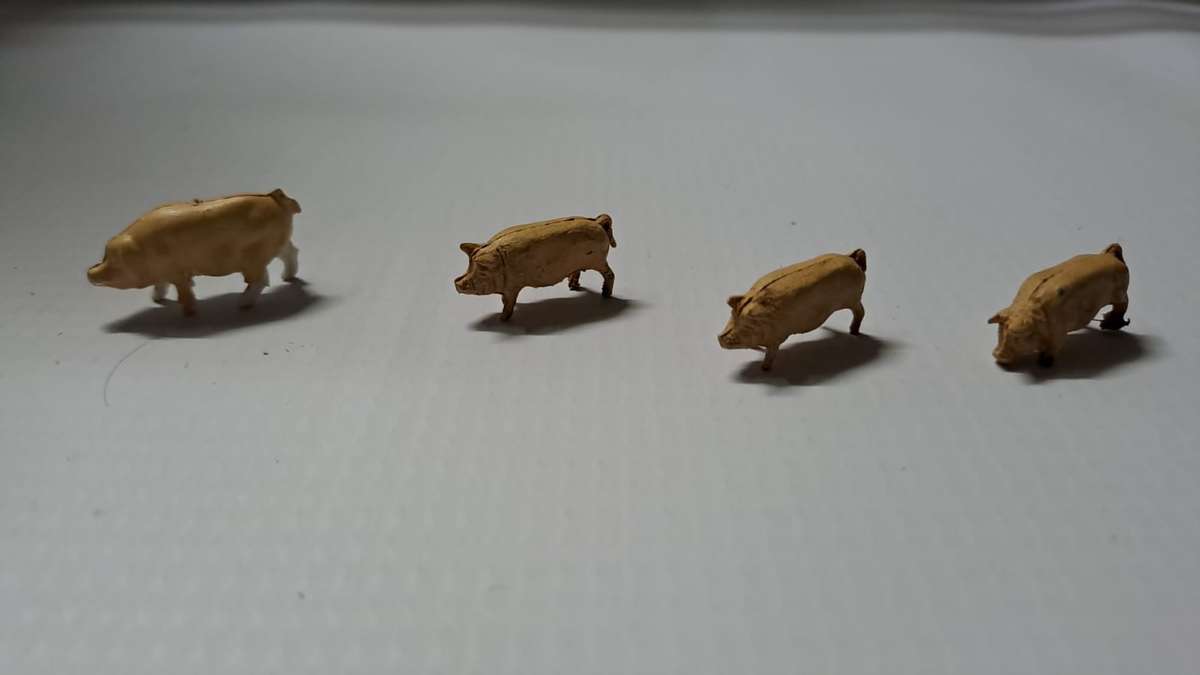 Model Trains H0-Scale 4 x Pigs.
