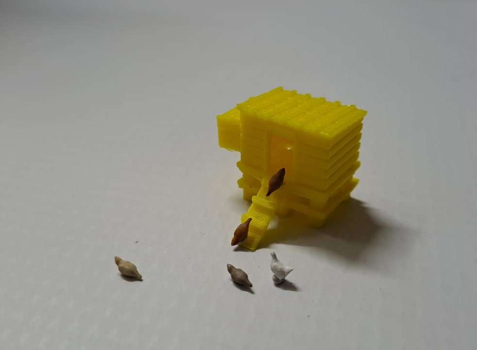 Model Trains 1:87 HO - Chicken Coop + 5 Chickens. - 24mm x 24mm x 17mm