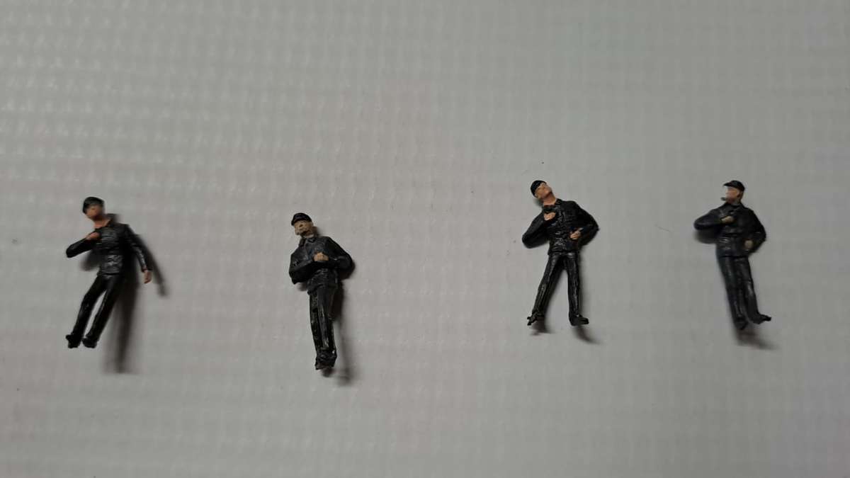 Model Trains 1:87 HO 4 x Railway figures.