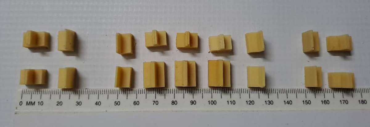 Model Trains HO 1 x Set of Seats that you can build your train interior (x18) (Unpainted)