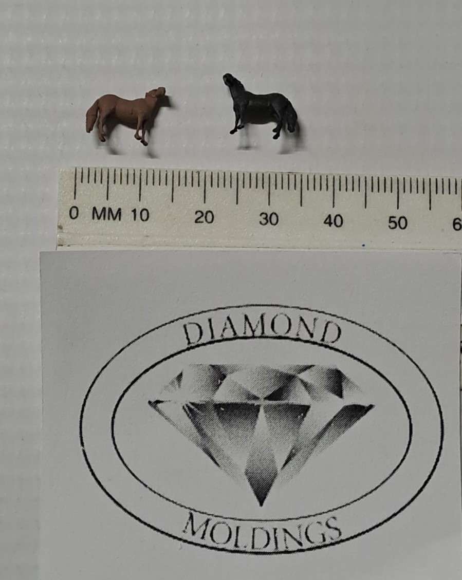 Model Trains N-Scale - Animals - Horses (x2)